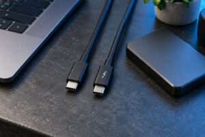 what is thunderbolt and how is it different from usb